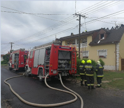 Villámcsapás következtében gyulladt ki a ház teteje Ikerváron