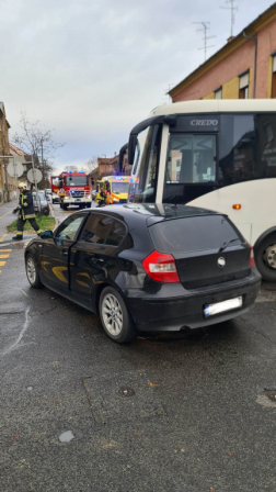 Busz és személyautó ütközött Szombathelyen