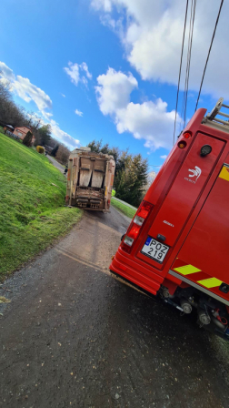 Kukásautó csúszott az árokba Jákon