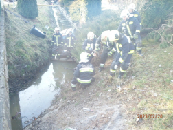 Három méter mély patakmederbe zuhant egy autó Szentgotthárdnál