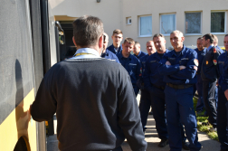 Hogyan mentsenek, ha buszt érintő káreseményhez riasztják őket