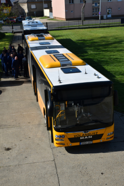 Hogyan mentsenek, ha buszt érintő káreseményhez riasztják őket