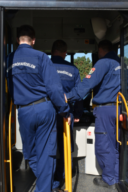 Hogyan mentsenek, ha buszt érintő káreseményhez riasztják őket