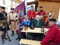 A kőszegi tűzoltó civilben hagyományőrző: puskával, szablyával gyakorol - fotók