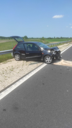 Szalagkorlátnak ütközött az autó Szelesténél