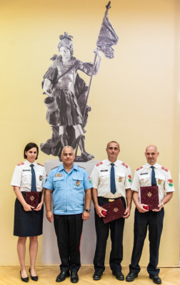 Első tiszti kinevezés és hősies helytállás elismerése