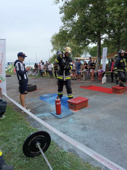 Jótékony céllal mérték össze erejüket a Balatonnál