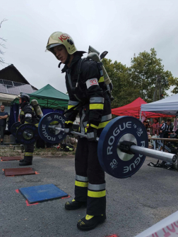 Jótékony céllal mérték össze erejüket a Balatonnál