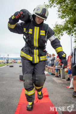 Jótékony céllal mérték össze erejüket a Balatonnál