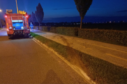 Fát döntött az autó, mielőtt a szántóföldre csapódott Büknél