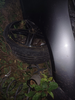 Fát döntött az autó, mielőtt a szántóföldre csapódott Büknél