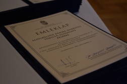 Köszönet a baj idejében tanúsított önzetlen segítségnyújtásért