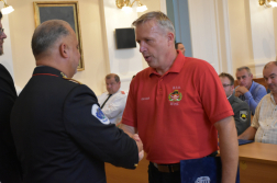 Köszönet a baj idejében tanúsított önzetlen segítségnyújtásért