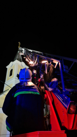 Villámcsapás következtében gyulladt ki a kőszegi templomtorony