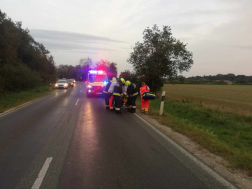 Lángolt a fának ütközött személyautó Gyöngyösfalunál