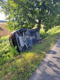 Beszorult sofőrt mentettek a tűzoltók Sorokpolány és Rábahídvég között