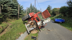 Traktor borul az árokba Vasváron