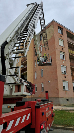 Vakolat hullott egy szombathelyi társasházról