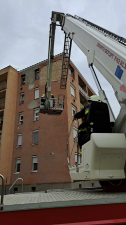 Vakolat hullott egy szombathelyi társasházról