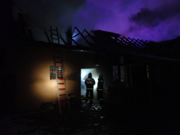 Kazánházból indult a tűz, a tetőre is átterjedt Csempeszkopácson