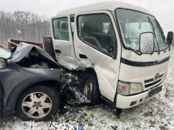 Kisteherautó és személyautó ütközött Ölbőnél 