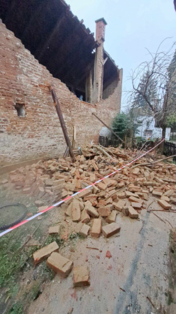 Sorház tűzfala dőlt le Szombathelyen