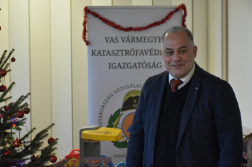 Gyermeki mosolyok, csillogó szempárok, varázslatos karácsony a tűzoltóknál