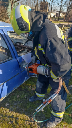A műszaki mentési technikákat gyakorolták a körmendi tűzoltó jelöltek