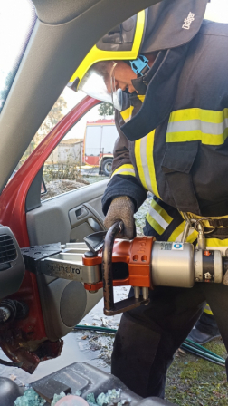 A műszaki mentési technikákat gyakorolták a körmendi tűzoltó jelöltek