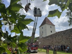 Ötszáz tűzoltó összetartozása Sárváron