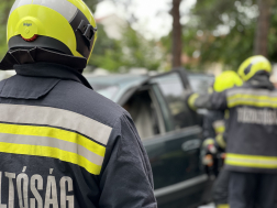 Beszorult embereket mentettek a tűzoltók a közlekedési témanapon