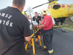 Beszorult utast mentettek a tűzoltók a Celldömölk közelében történt balesetnél