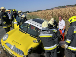 Kamion és személyautó karambolozott Táplánszentkeresztnél