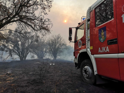 Több mint száz hektárt érint a tűz Csönge határában (Ajka HTP képek)