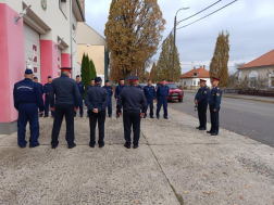 Gyertyagyújtással és főhajtással emlékeztek