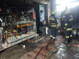 Tűz egy szombathelyi raktárban