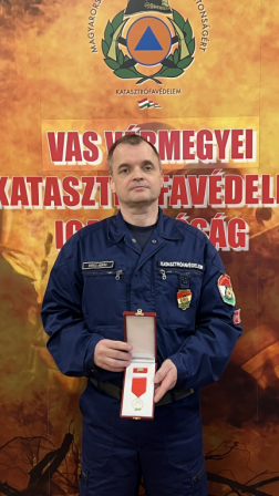 Harminc év elismeréseként vehették át szolgálati jeleiket a tűzoltók