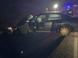 Ráfutásos balesetet követő frontális ütközés Kisunyomnál