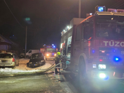 Autószerelő műhely égett Nicken