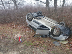 Két autó ütközött a 87-es főúton, Gencsapátinál