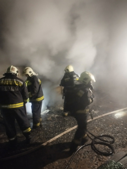 Szombat este is dolgoztak a tűzoltók