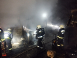 Szombat este is dolgoztak a tűzoltók