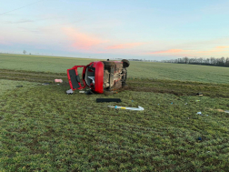 Elhagyta az utat egy autó Sárvárnál