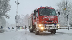 Fokozott óvatossággal közlekedjünk a havas, csúszós utakon