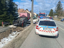 Vízelvezető árokba hajtott egy autó Simaságon