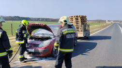 Menetközben gyulladt ki az autó motortere Hegyhátsálnál
