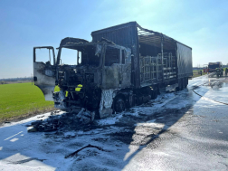 Kamion égett Egyházasrádócnál