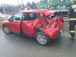 Vonat és autó ütközött Gyöngyösfalunál 