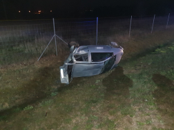 Két autó karambolozott az M86-os gyorsforgalmi főúton