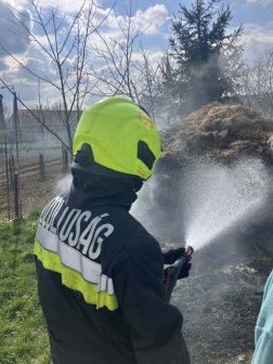 Trágyadepó égett Szakonyban